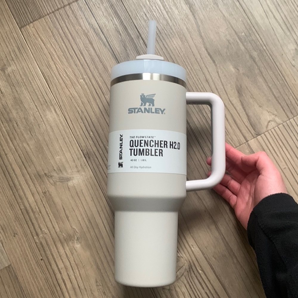 NWT STANLEY Quencher H2.0 Tumbler Dune